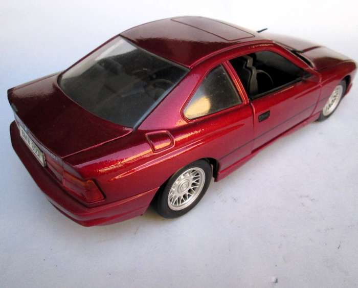 MAISTO SCALE 1/18 MERCEDES-BENZ AND BMW 850i