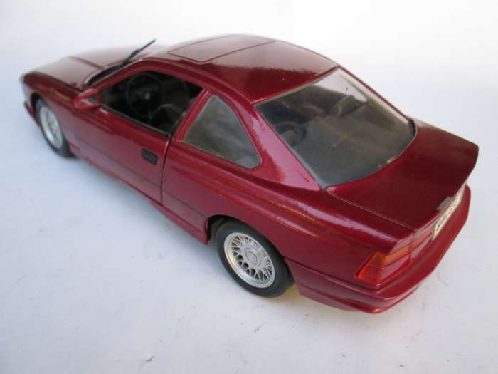 MAISTO SCALE 1/18 MERCEDES-BENZ AND BMW 850i