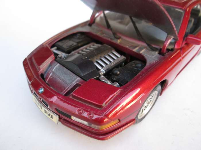 MAISTO SCALE 1/18 MERCEDES-BENZ AND BMW 850i