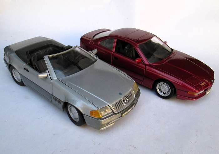 MAISTO SCALE 1/18 MERCEDES-BENZ AND BMW 850i