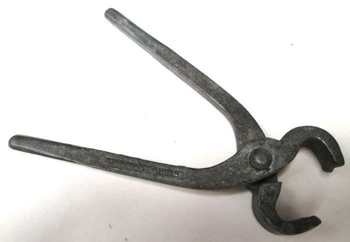 MINATURE NAIL PULLER