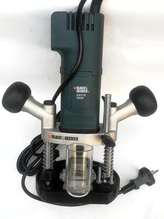 BLACK & DECKER WOODWORKING ROUTER