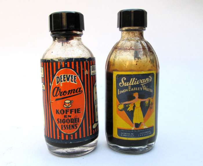 MINIATURE/SAMPLE: SULLIVAN'S AND DEEVEE CORDIAL BOTTLES