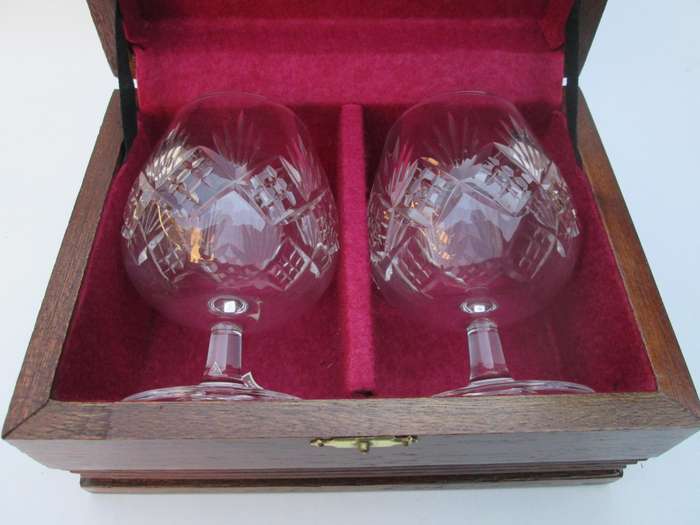 SOMERSET HAND CUT  LEAD CRYSTAL GLASSES