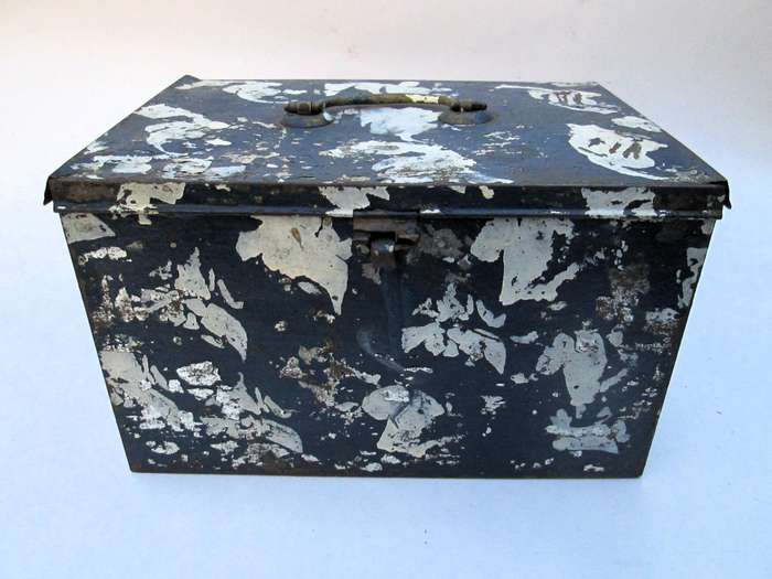 ANTIQUE MEDICINE TIN