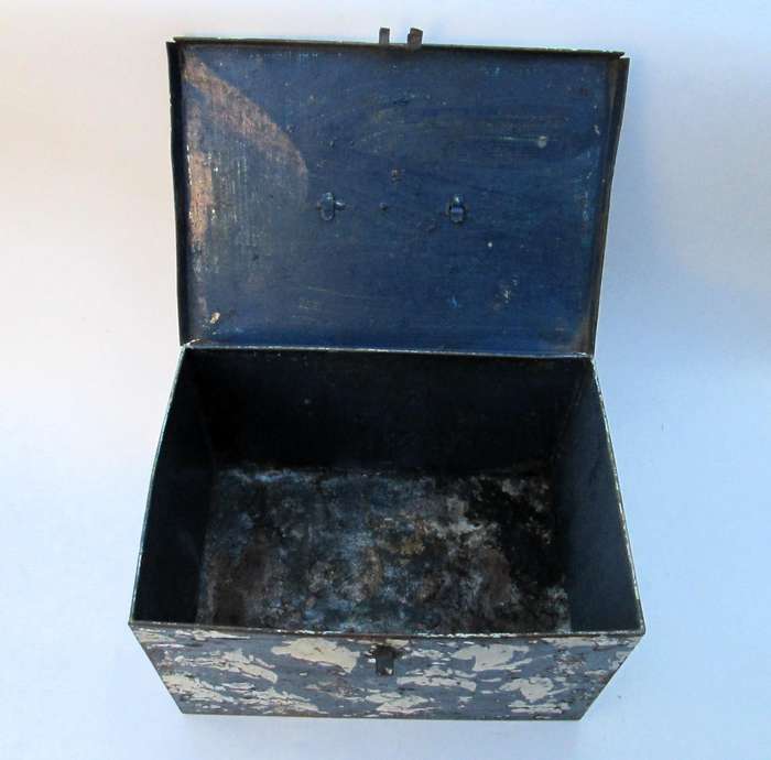 ANTIQUE MEDICINE TIN
