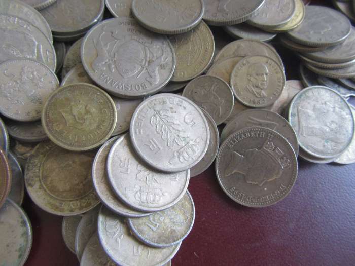 GOOD START FOR THE BEGINNER - 125 WORLD COINS INCL.RSA COINS - S PER SCAN -BID PER COIN - LOT12