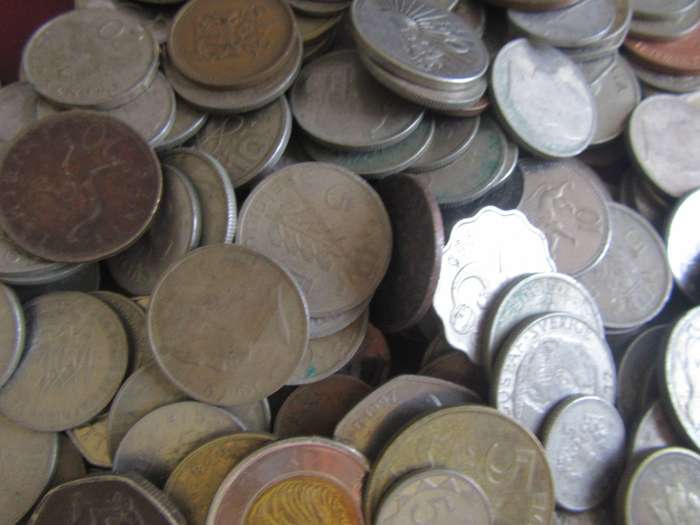 GOOD START FOR THE BEGINNER - 125 WORLD COINS INCL.RSA COINS - S PER SCAN -BID PER COIN - LOT12