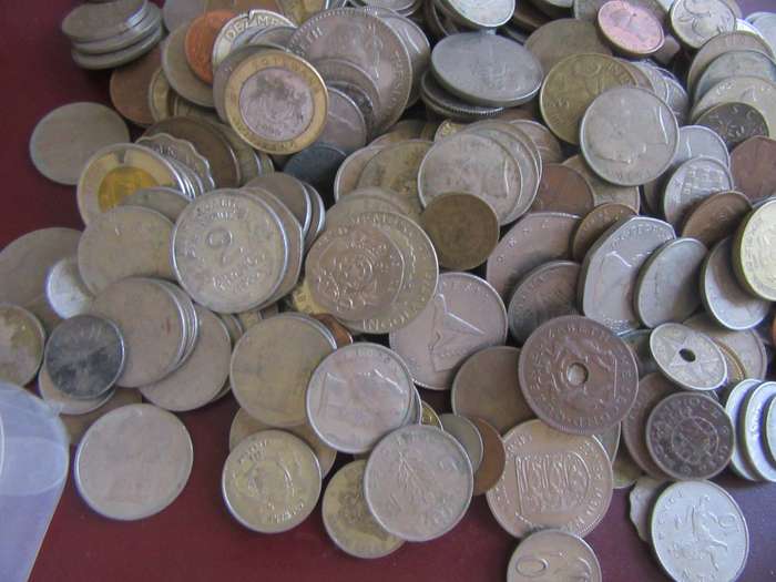 GOOD START FOR THE BEGINNER -400WORL,D COINS INCL. RSA COINS BID PER COIN - LOT11