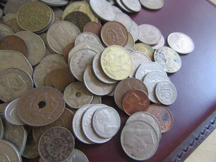 GOOD START FOR THE BEGINNER -400WORL,D COINS INCL. RSA COINS BID PER COIN - LOT11