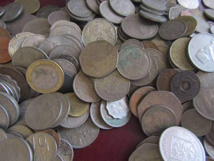 GOOD START FOR THE BEGINNER -400WORL,D COINS INCL. RSA COINS BID PER COIN - LOT11