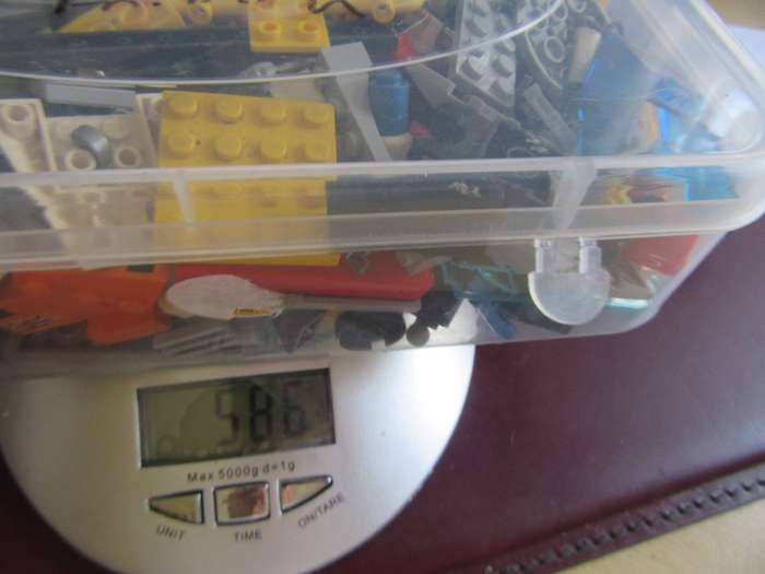 580 g OF VARIOUS LEGO ITEMS - AS PER SCAN - BID PER 2GRAMS - LE1