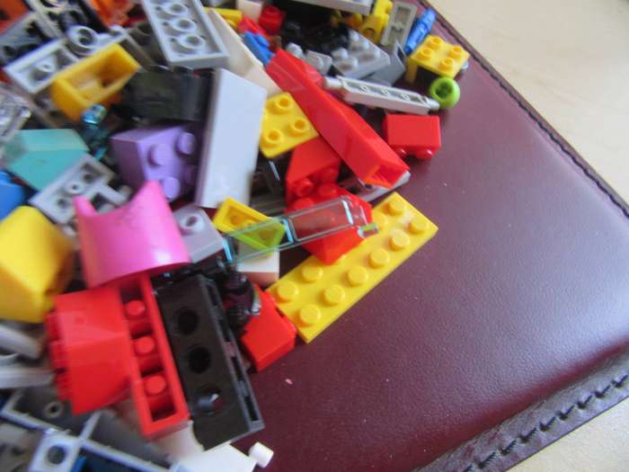 580 g OF VARIOUS LEGO ITEMS - AS PER SCAN - BID PER 2GRAMS - LE1