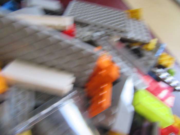 580 g OF VARIOUS LEGO ITEMS - AS PER SCAN - BID PER 2GRAMS - LE1