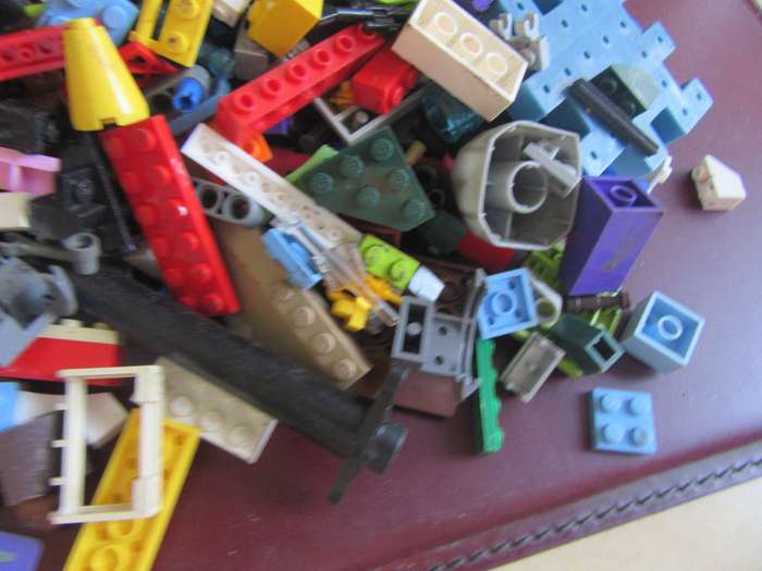 520 g OF VARIOUS LEGO ITEMS - AS PER SCAN - BID PER 2GRAMS - LE2