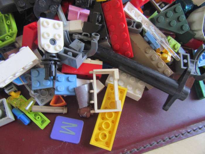 520 g OF VARIOUS LEGO ITEMS - AS PER SCAN - BID PER 2GRAMS - LE2