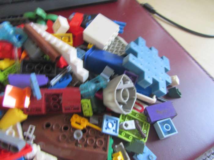 520 g OF VARIOUS LEGO ITEMS - AS PER SCAN - BID PER 2GRAMS - LE2