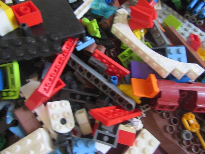 520 g OF VARIOUS LEGO ITEMS - AS PER SCAN - BID PER 2GRAMS - LE2