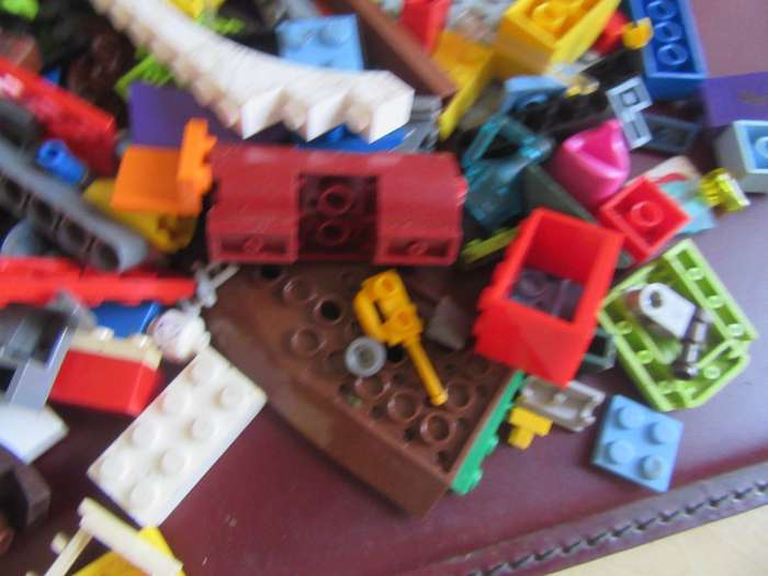 520 g OF VARIOUS LEGO ITEMS - AS PER SCAN - BID PER 2GRAMS - LE2