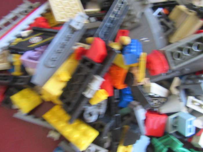 630gOF VARIOUS LEGO ITEMS - AS PER SCAN - BID PER 2GRAMS - LE3