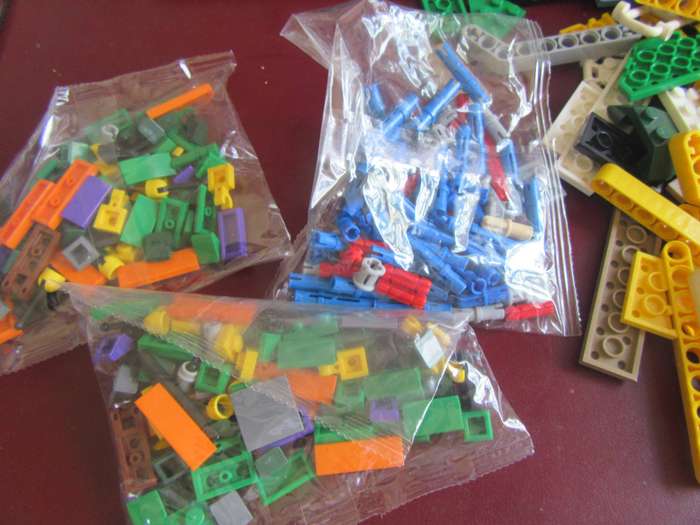 300g OF VARIOUS LEGO ITEMS- AS PER SCAN - BID PER 2 GRAMS - LE1