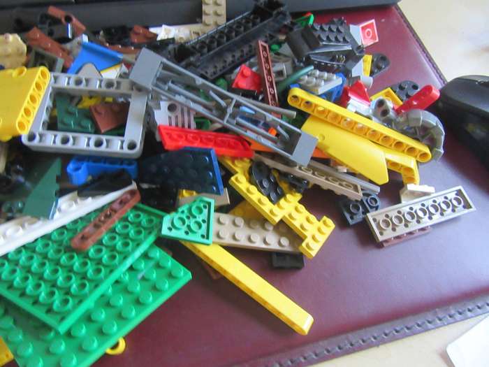 430g OF VARIOUS LEGO ITEMS- AS PER SCAN - BID  PER 2 GRAMS - LE2