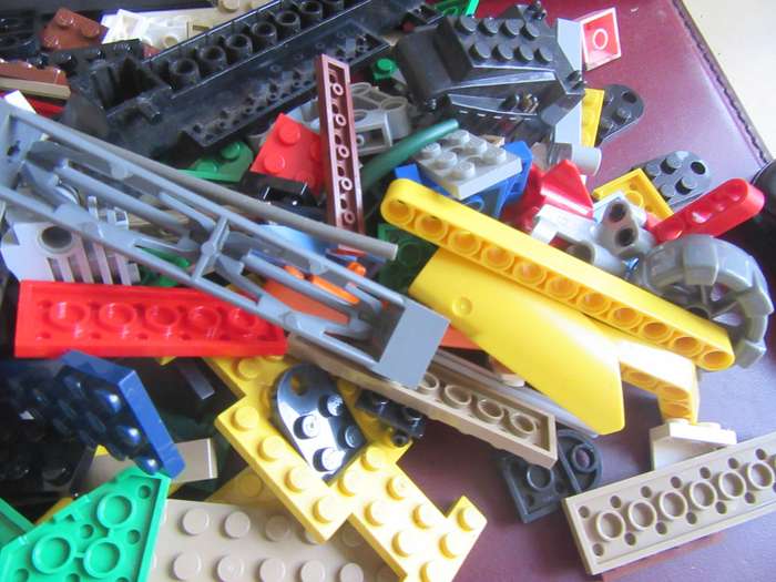 430g OF VARIOUS LEGO ITEMS- AS PER SCAN - BID  PER 2 GRAMS - LE2