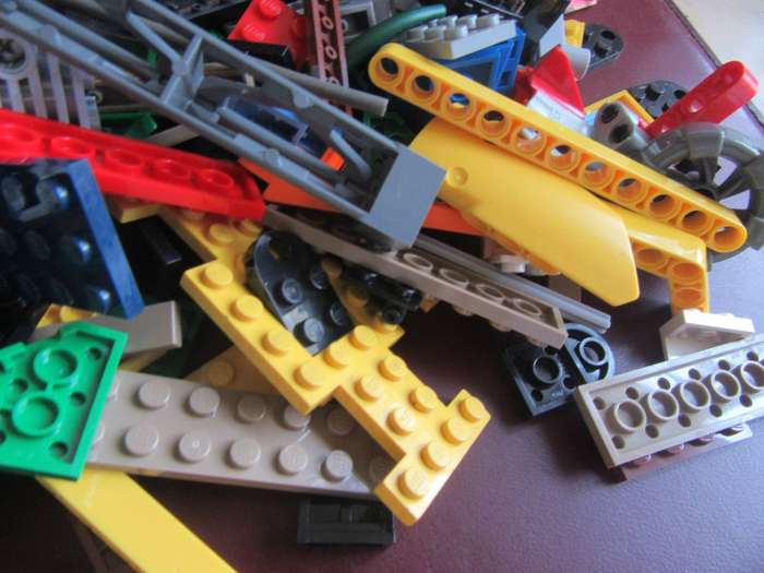 430g OF VARIOUS LEGO ITEMS- AS PER SCAN - BID  PER 2 GRAMS - LE2