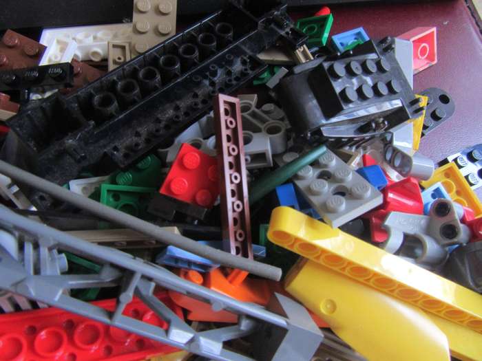 430g OF VARIOUS LEGO ITEMS- AS PER SCAN - BID  PER 2 GRAMS - LE2