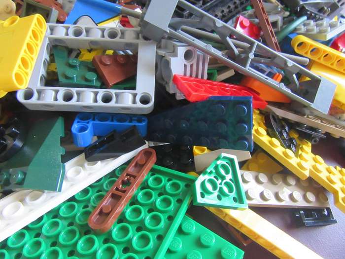 430g OF VARIOUS LEGO ITEMS- AS PER SCAN - BID  PER 2 GRAMS - LE2