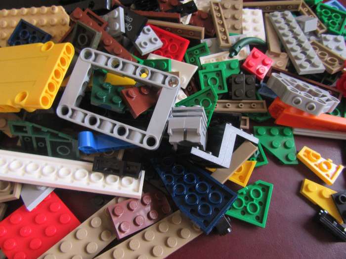 430g OF VARIOUS LEGO ITEMS- AS PER SCAN - BID  PER 2 GRAMS - LE2
