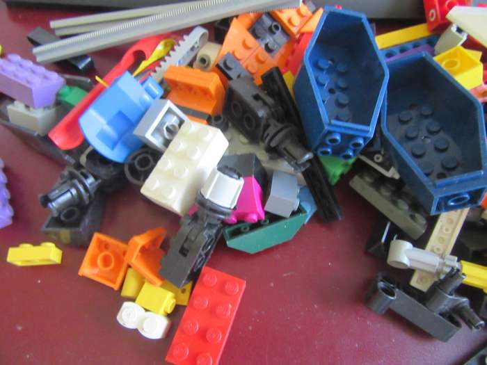 600 g OF VARIOUS LEGO ITEMS - AS PER SCAN - BID PER TWO GRAMS - LE5
