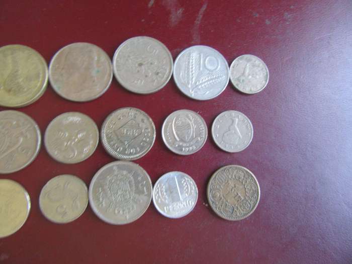 15 INTERNATIONAL COINS - AS PER SCAN - LOT 33