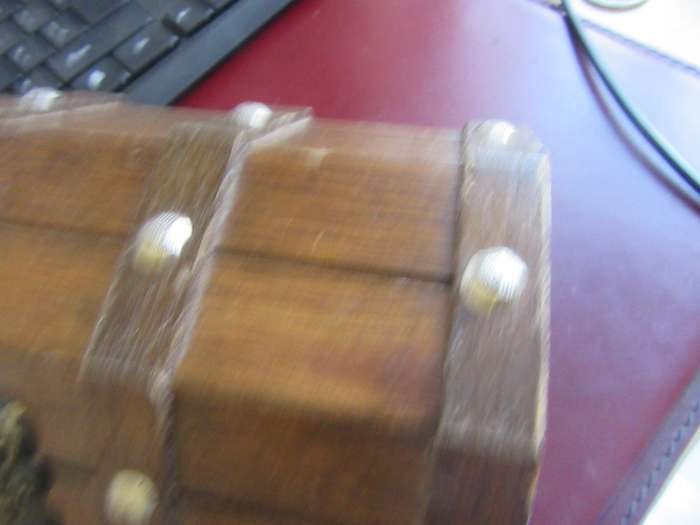 WOODEN JEVELLERY BOX - APPR. A50X120 X 100MM WITH LOCK AND KEY- AS PER SCAN - MD