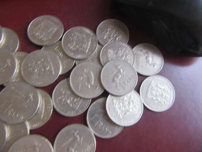 RSA 67ONE RAND COINS -44 COAT OF ARMS/23 WITH PRESIDENT - VARIOUSYEARS - BID PER COIN - LOT 46