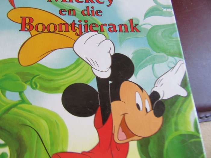 5 VARIUS DISNEY BOOKS - AS PER SCAN - BID PER BOOK - MD