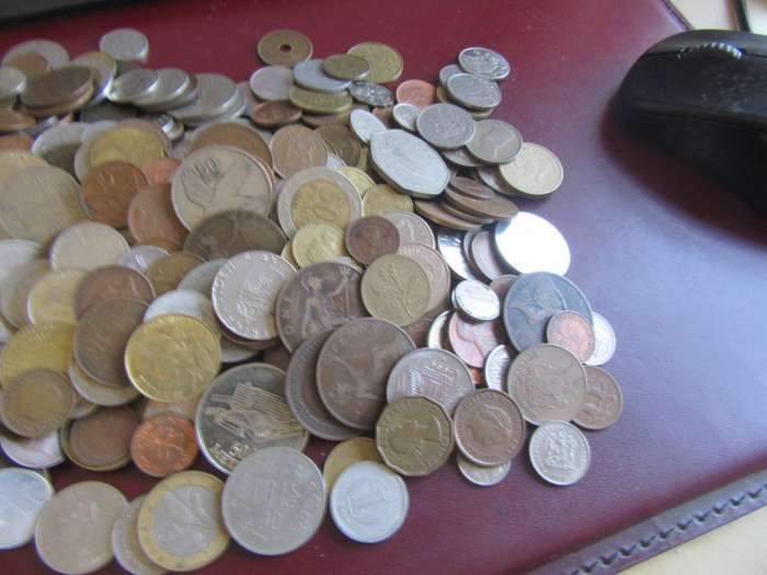 GOOD START FOR THE BEGINNER - 400 WORLD COINS INCL. RSA COINS - AS PER SCAN - BID PER COIN - LOT43