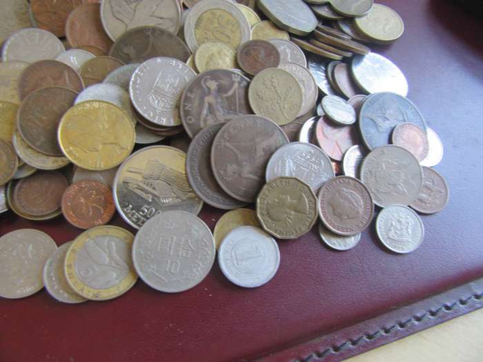 GOOD START FOR THE BEGINNER - 400 WORLD COINS INCL. RSA COINS - AS PER SCAN - BID PER COIN - LOT43