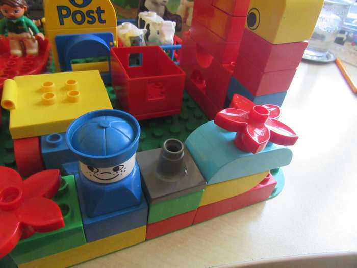 COMPLETE DUPLO NO. 6173 PLUS ANIMALS, FIGURES, BRICKS - AS PER SCAN - ONE LOT