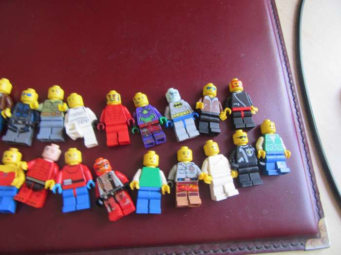 MINI FIGURE BUNDLE - AS PER SCAN - LD