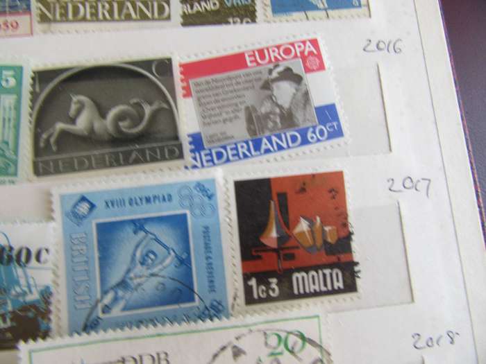 GOOD START FOR THE BEGINNER - INTERESTING WORLD LOT - AS PER SCAN - WS1