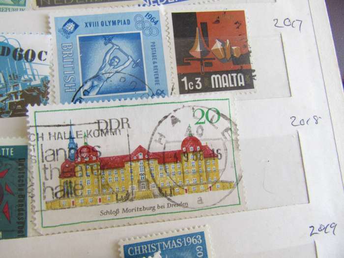 GOOD START FOR THE BEGINNER - INTERESTING WORLD LOT - AS PER SCAN - WS1