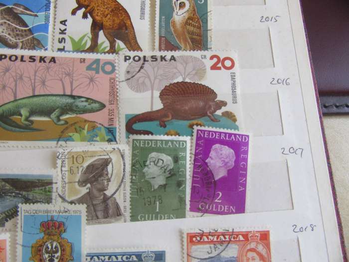 GOOD START FOR THE BEGINNER - INTERESTING WORLD LOT - AS PER SCAN - WS1
