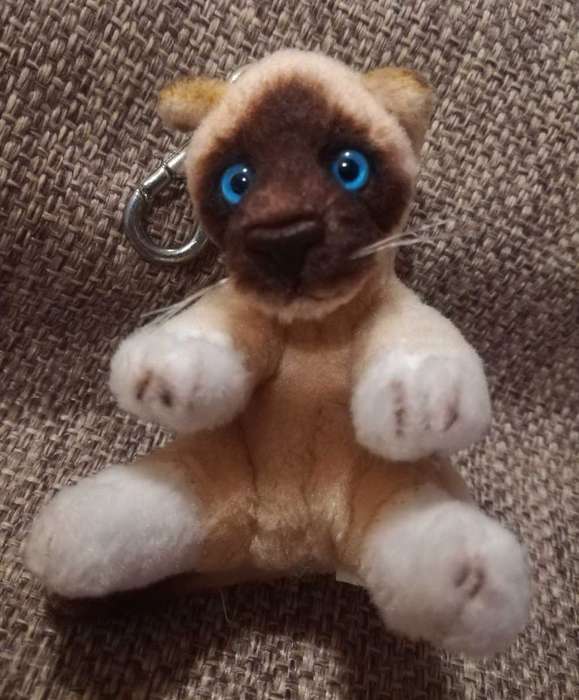 Ming the Beautiful Siamese Cat. Rare Keyholder! 9cm.