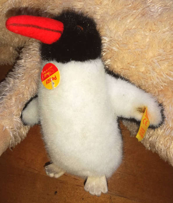 Original 1991 Steiff Penquin. Collectable Vintage Peggy the cuddly plush. 15cm.