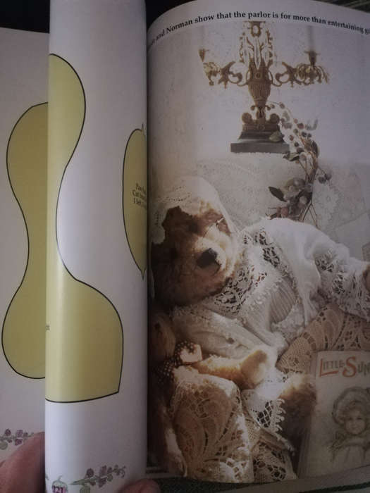 Making Adorable Teddy Bears from Anita Louise Crane's Bearlace Cottage. Vintage Soft Cover Book.