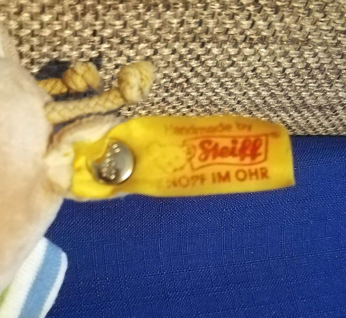A Collectable Steiff Giraffe. Plush Baby Toy. 22cm.