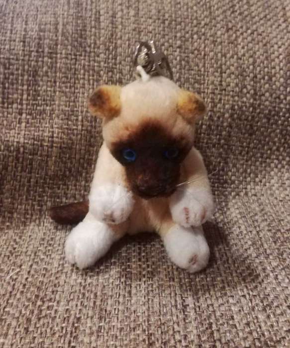Ming the Beautiful Siamese Cat. Rare Keyholder! 9cm.