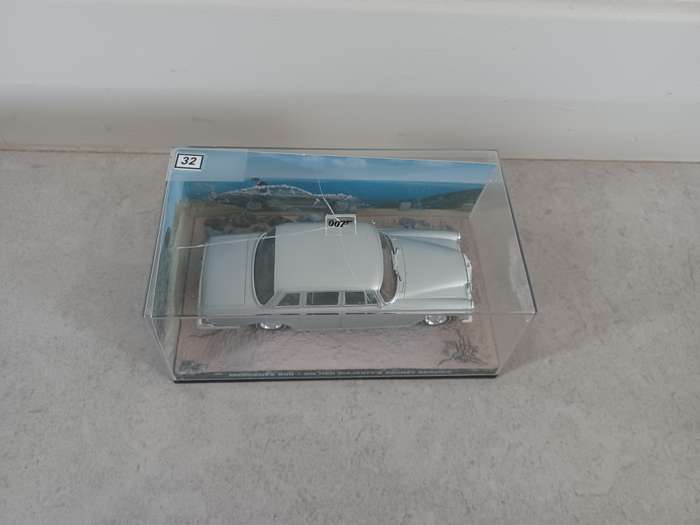 MODEL : Mercedes 600 On her Majestys Secret Service James Bond (MOD044)