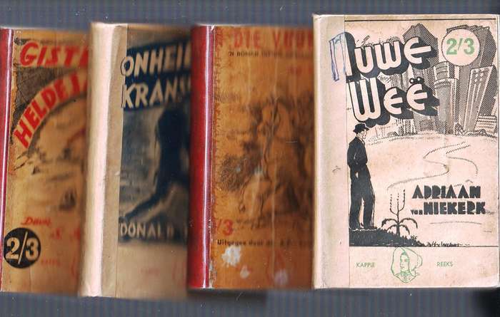 Lot van 4 skaars KAPPIE REEKS boeke - Gister die Heldejare / Nuwe wee / Vuurlinie / Onheil Kransfont